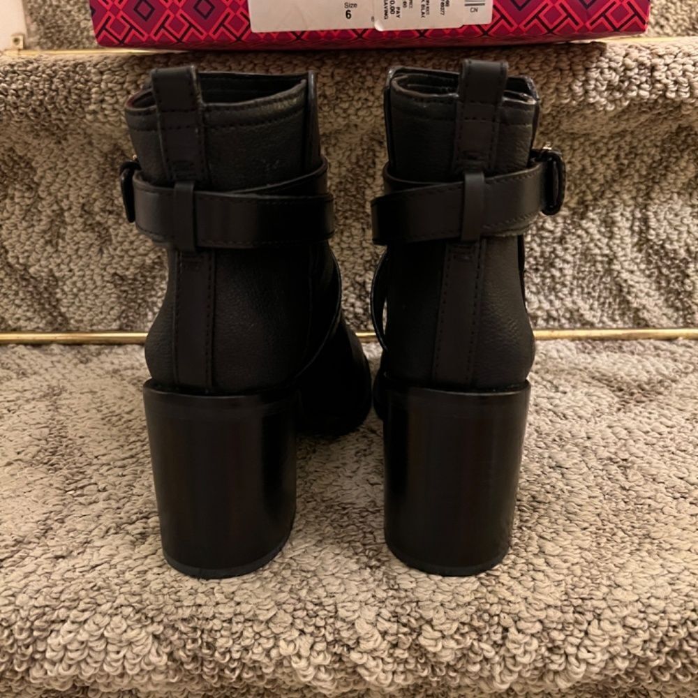 NEW Tory Burch Hastings 85mm Boots in Black Leather Size 6 Medium - Picture 7 of 10